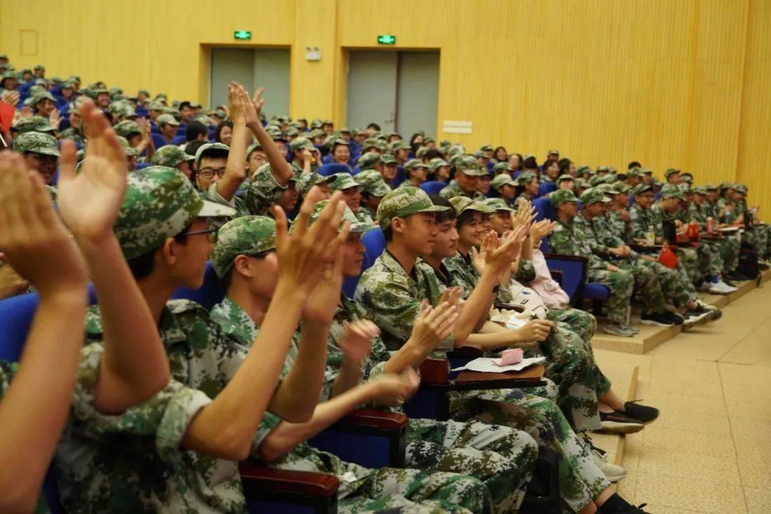 救援卡通小象